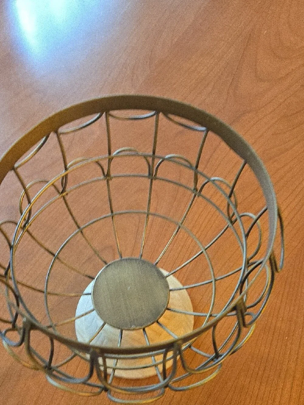 Decorative Gold Wire Fruit Bowl with Wooden Base